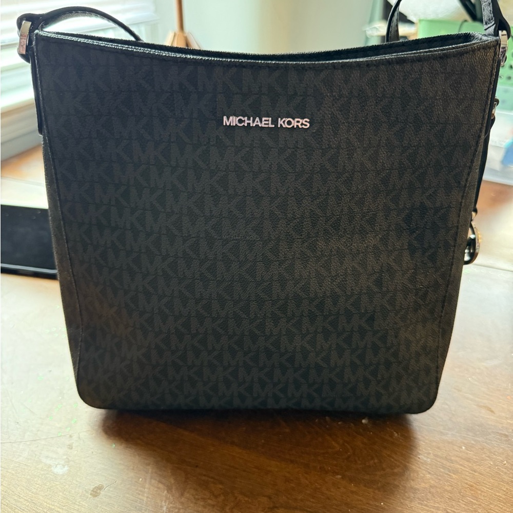 Michael Kors Black Jet Set Crossbody PRELOVED LIKE NEW